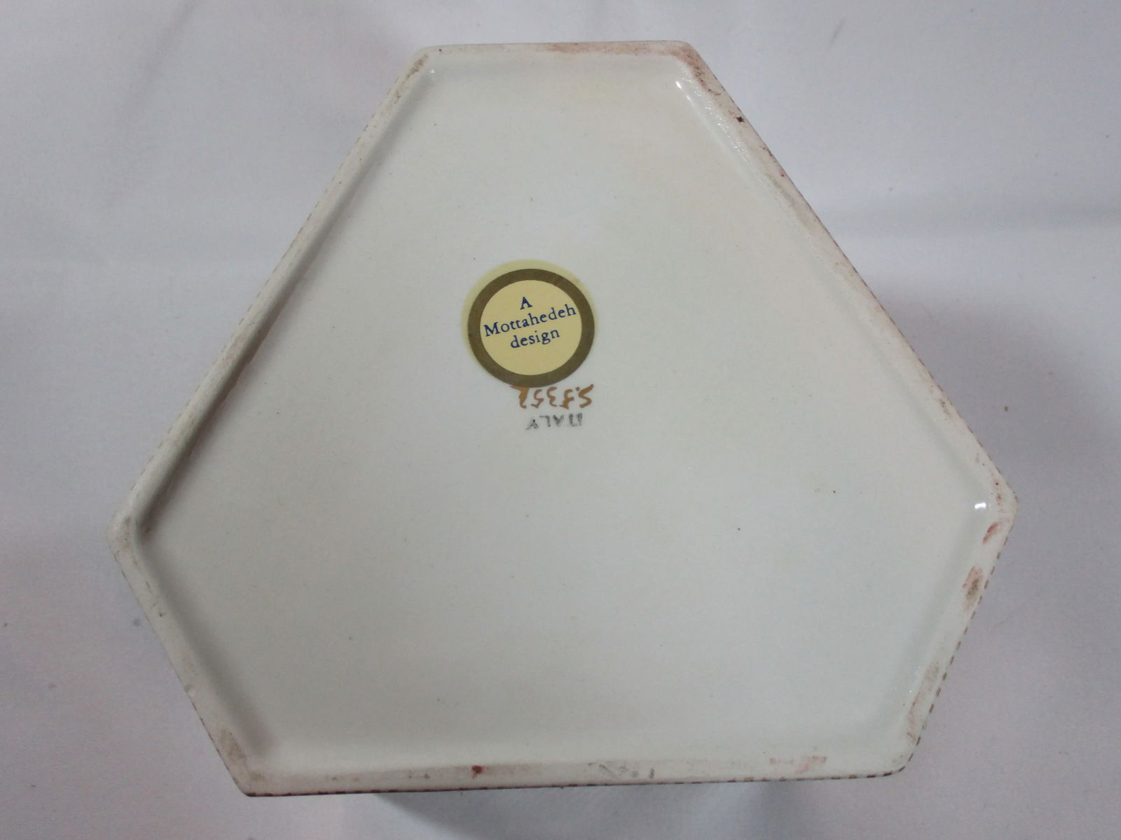 1970s Mottahedeh Designs Triangular Shaped Bowl, Made in Italy - 7