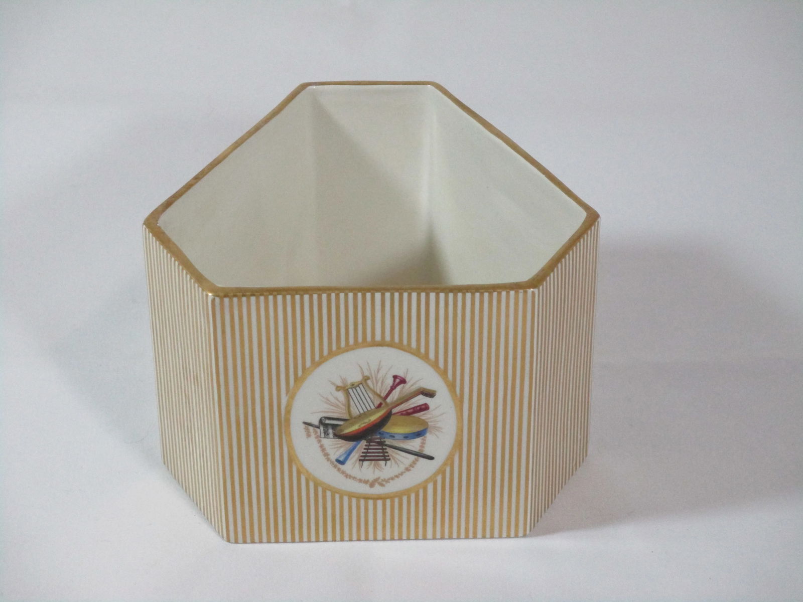 1970s Mottahedeh Designs Triangular Shaped Bowl, Made in Italy - 9