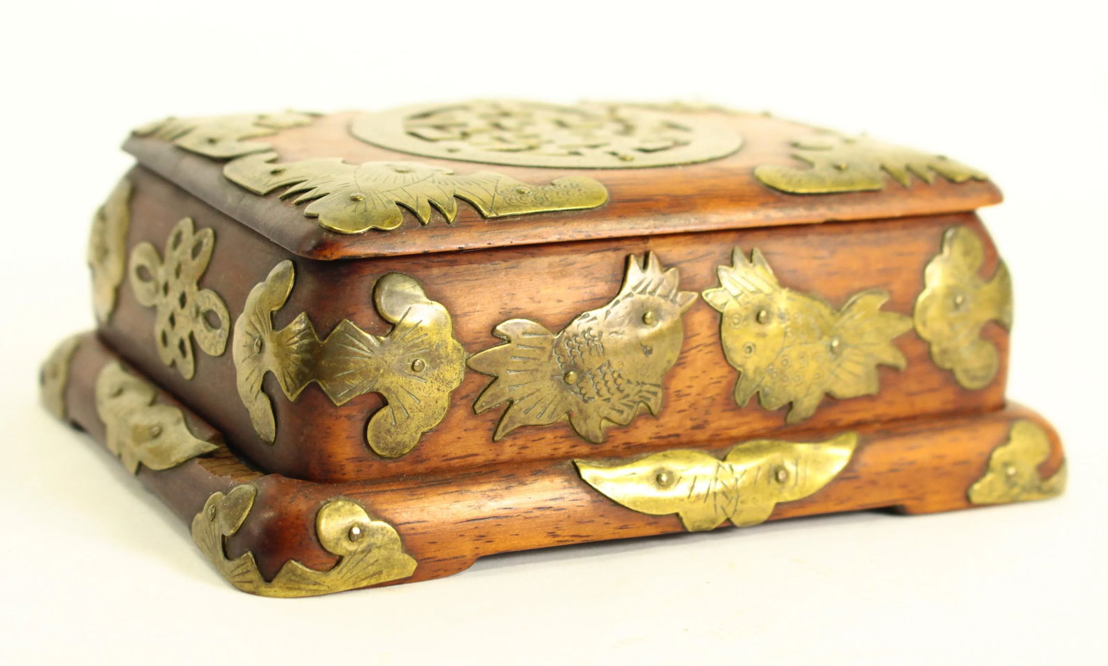 19th Century Boxwood Chinese Box With Brass Overlay, Prosperity "Lu" Sign, Bats & Fish - 13