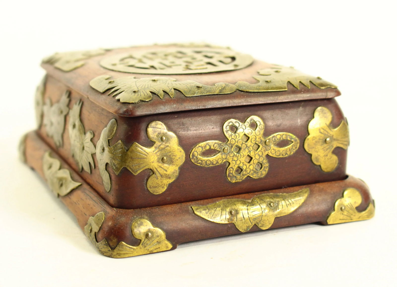 19th Century Boxwood Chinese Box With Brass Overlay, Prosperity "Lu" Sign, Bats & Fish - 4