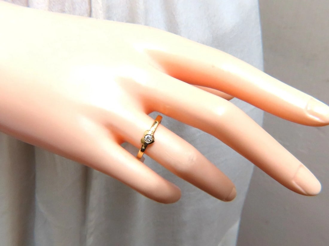 .12ct Natural Round Diamond Heart solitaire Petite Ring 14kt - 4