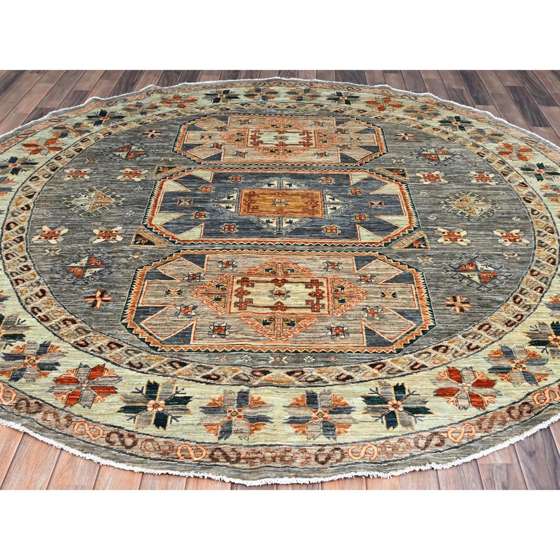 Seared Gray Extra Soft Wool Caucasian Design Round Oriental Rug - 2