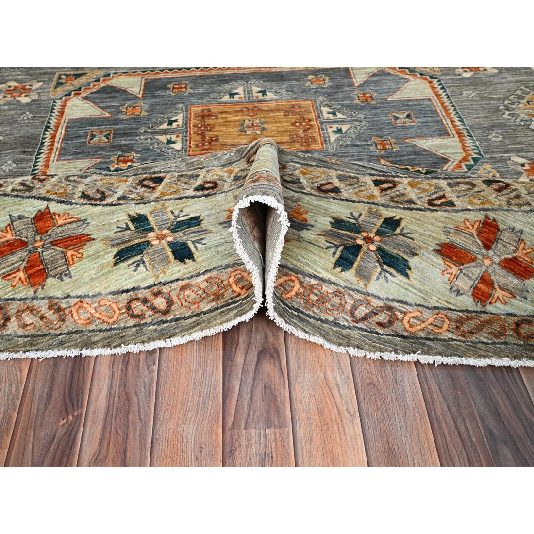 Seared Gray Extra Soft Wool Caucasian Design Round Oriental Rug - 5