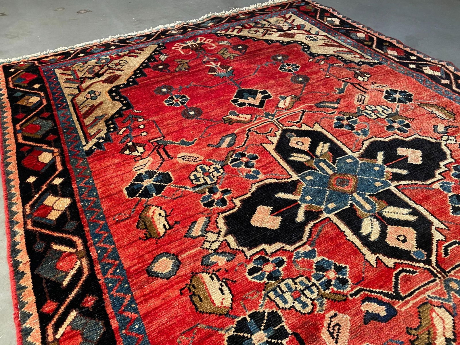 Magnificent Persian Rug 4'.5"x6'.9" - 8