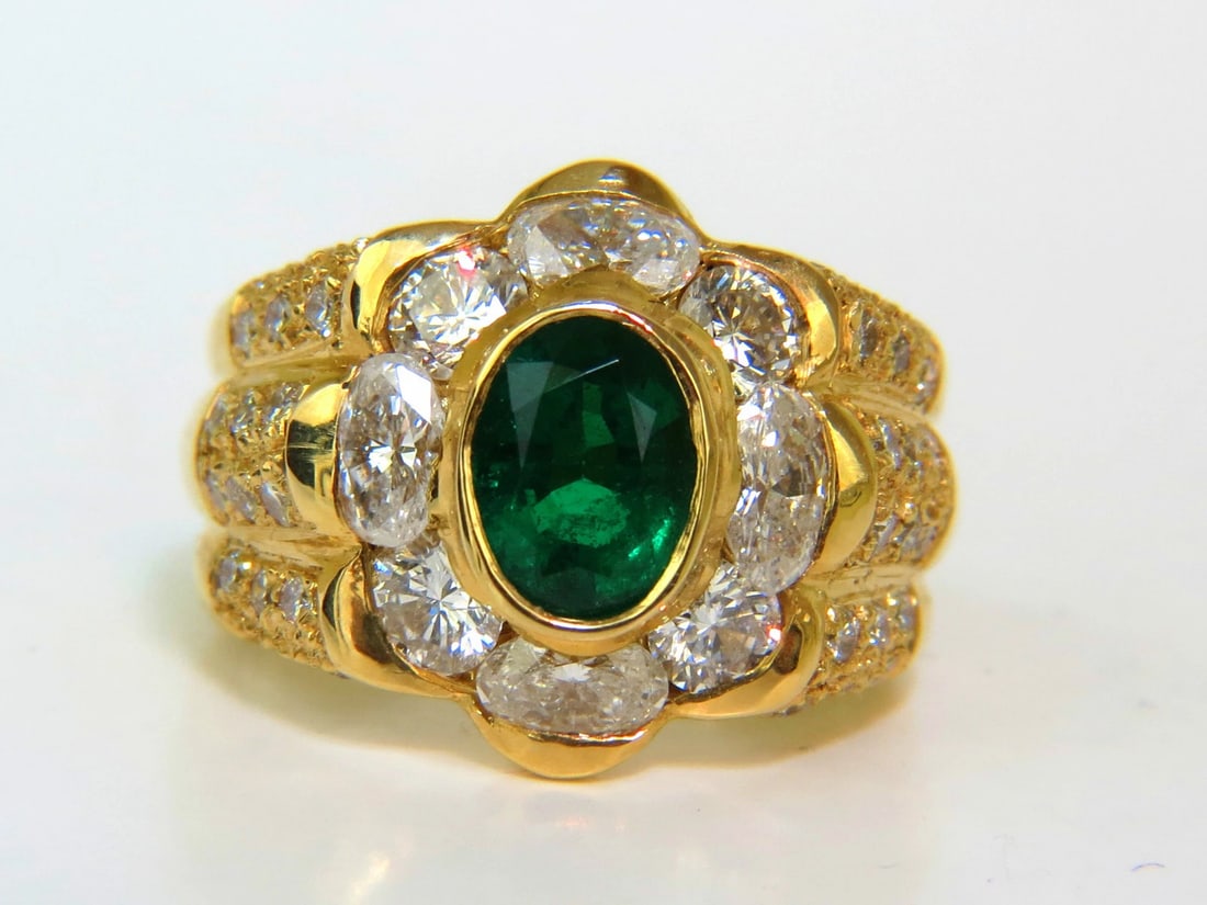 18KT 4.00CT NATURAL EMERALD DIAMOND RING + - 10