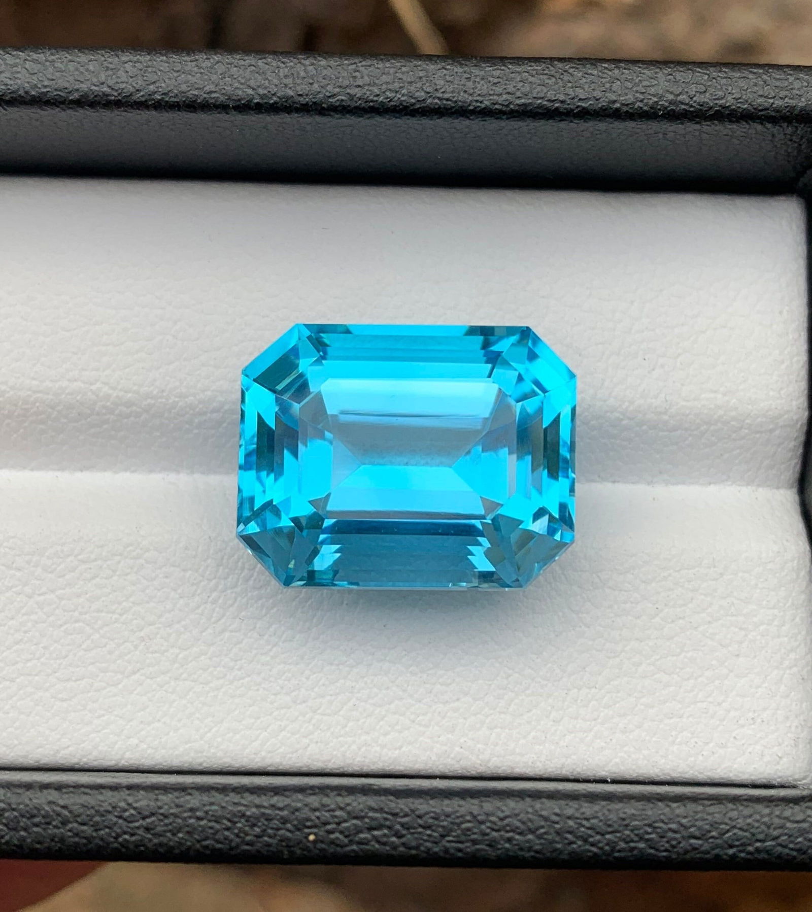 22.90 Carat Emerald Cut Swiss Blue Topaz Gemstone: Title: 22.90 Carat Emerald Cut Swiss Blue Topaz Gemstone Description: Swiss Blue Topaz Gemstone | Natural Swiss Blue Color | Emerald Cut | Swiss Topaz Ring | Topaz Vintage | Wedding Topaz Jewelry 22.9
