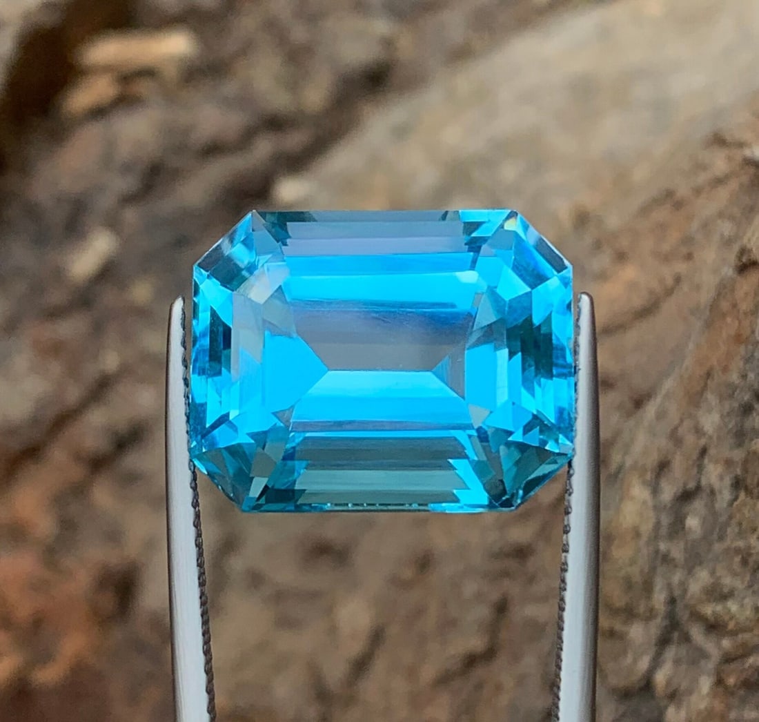 22.90 Carat Emerald Cut Swiss Blue Topaz Gemstone - 4