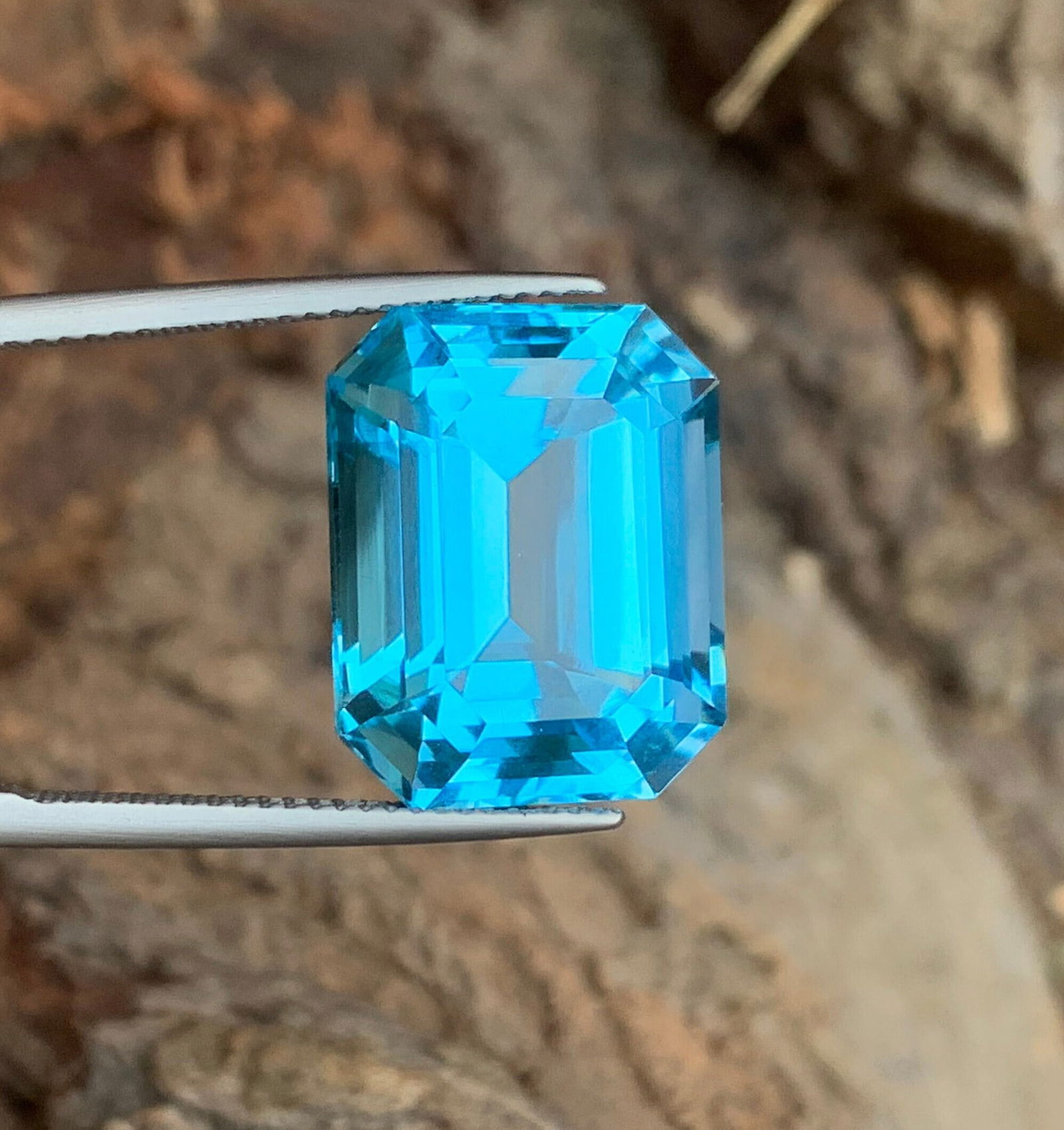 22.90 Carat Emerald Cut Swiss Blue Topaz Gemstone - 7