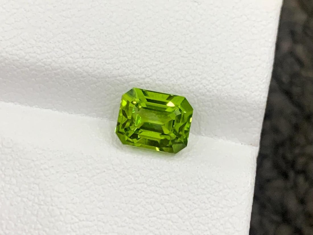 Emerald Cut Peridot Gemstone: Natural Green Loose Stone, 2.70 Carat - 2