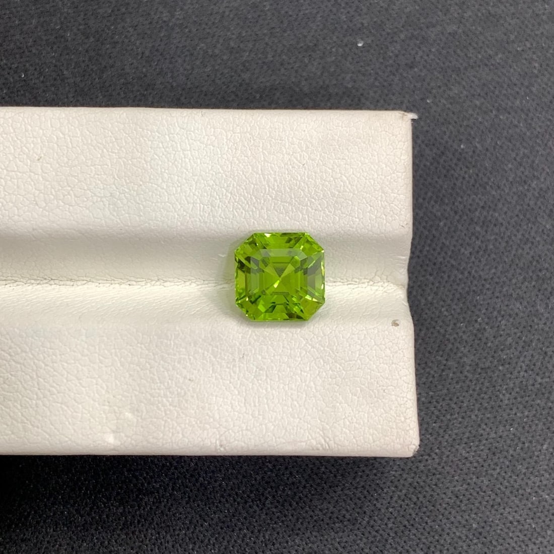 Deep Green Peridot Gemstone: 3.40 CT Faceted Asscher Cut - 2