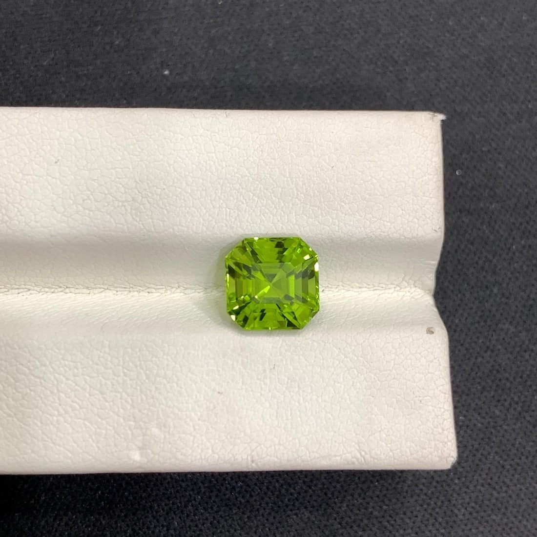 Deep Green Peridot Gemstone: 3.40 CT Faceted Asscher Cut - 4