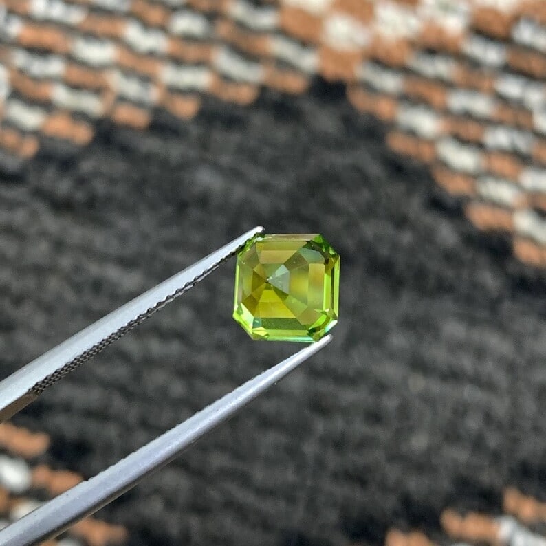 Deep Green Peridot Gemstone: 3.40 CT Faceted Asscher Cut - 9