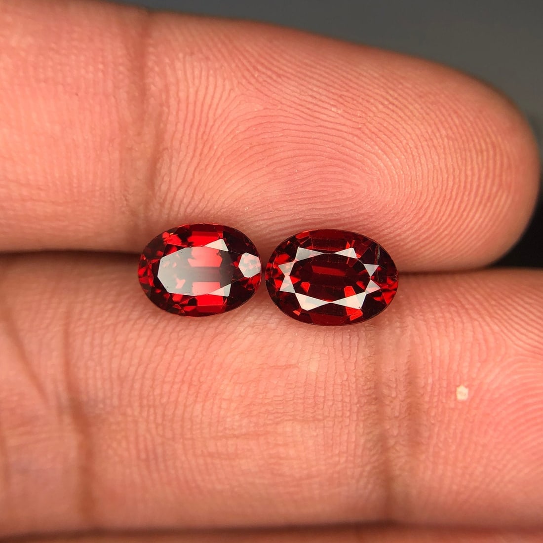 Rhodolite Garnet Gemstone Pair: 3 CT Faceted Oval Cut, Eye Clean - 4