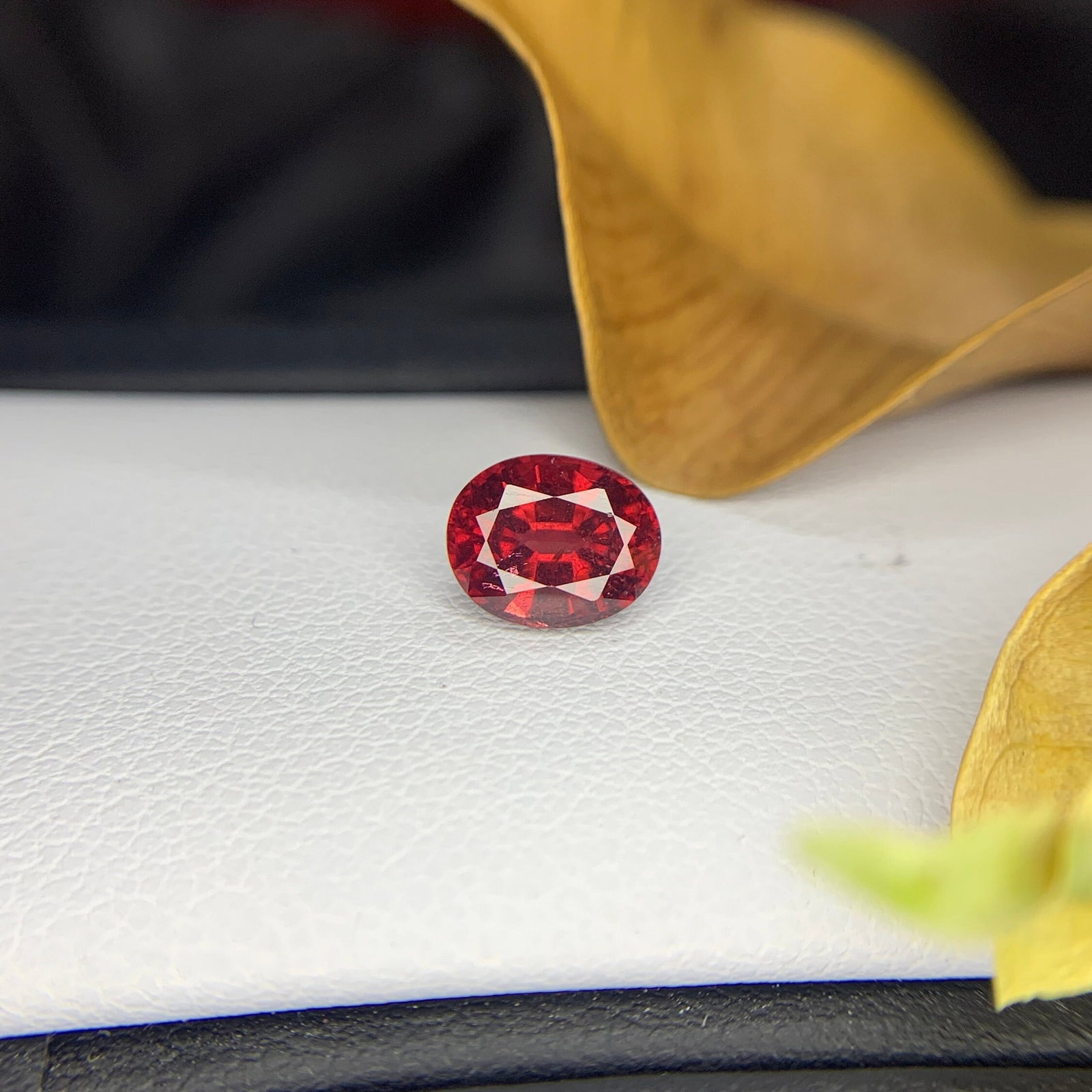 Vivid Red Spessartine Garnet Gemstone: Oval Cut, 1.95 Carat - 4