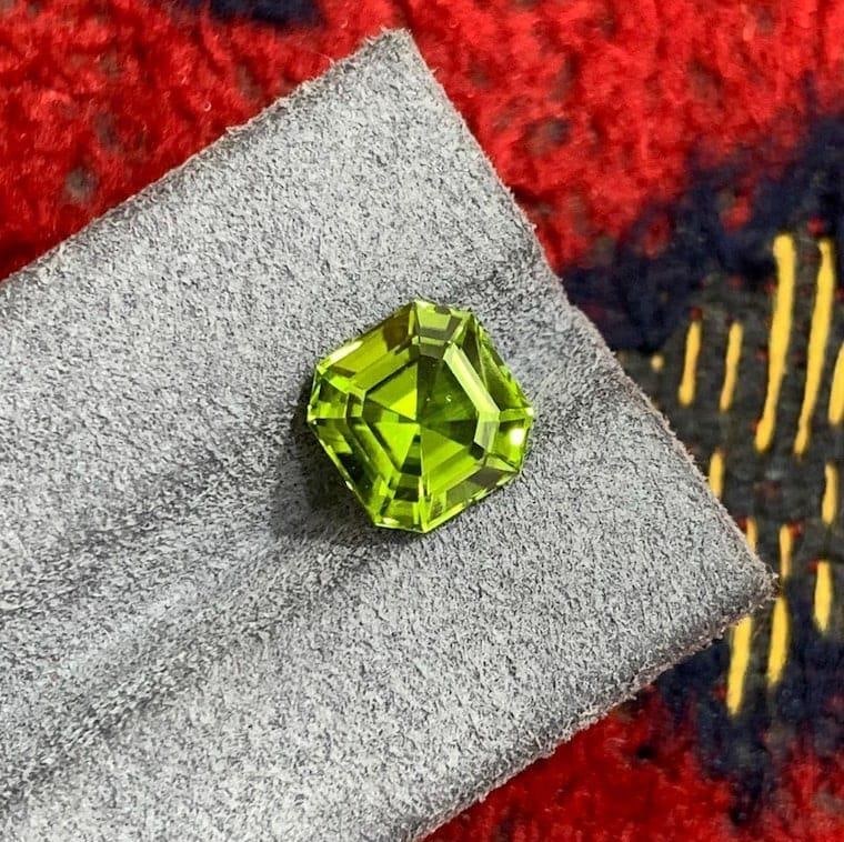 Natural Deep Green Peridot Gemstone - 3.89 Carat: Title: Natural Deep Green Peridot Gemstone - 3.89 CaratDescription: ����������������: