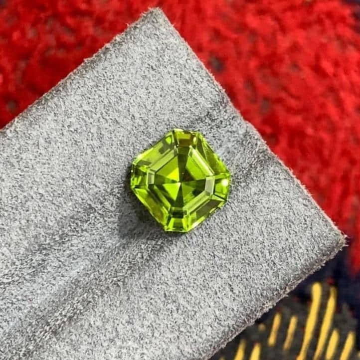 Natural Deep Green Peridot Gemstone - 3.89 Carat - 6
