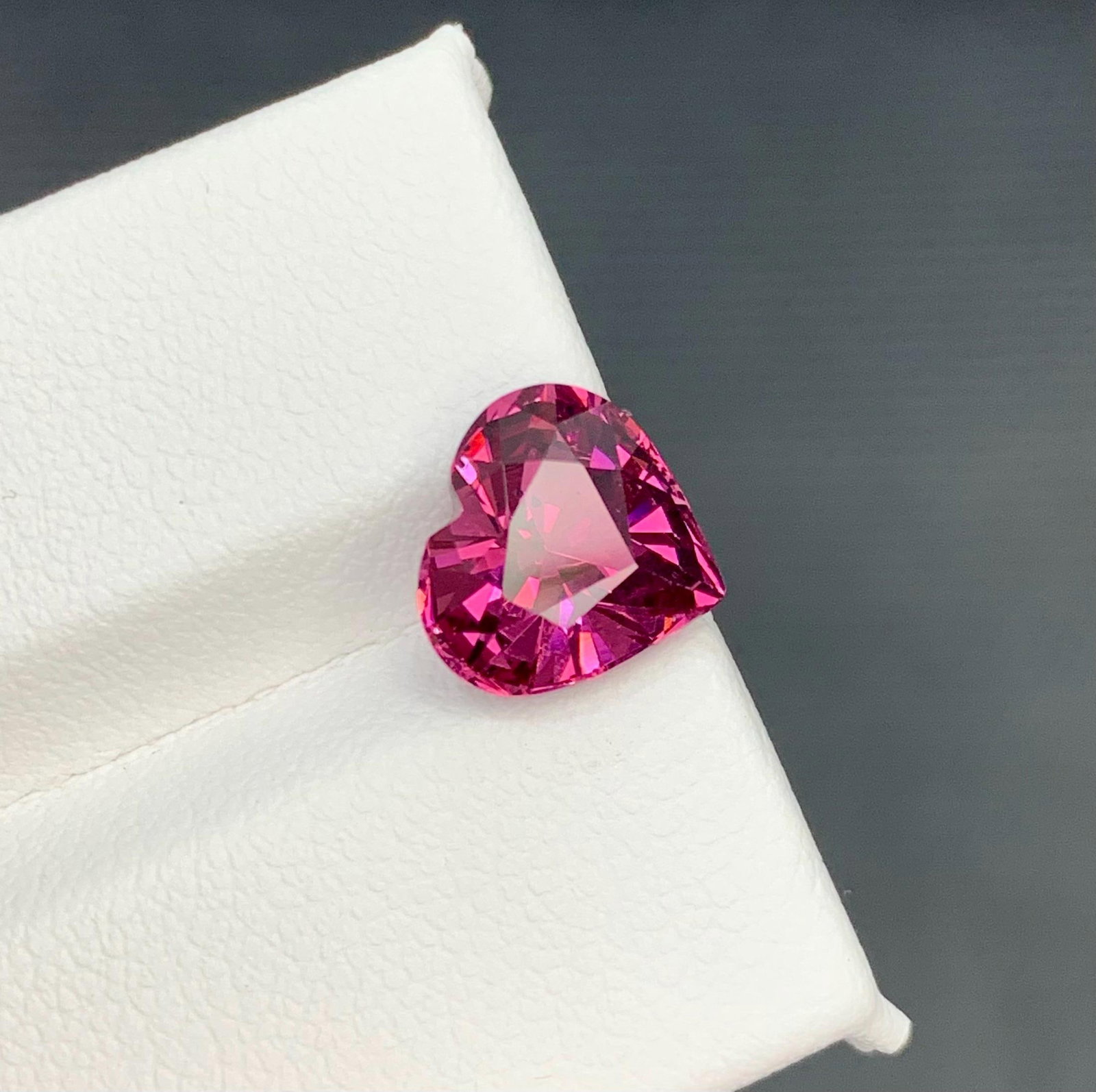 Purplish Pink Natural Garnet Heart Shape Gemstone For Necklace From Tanzania - 3.70 Carat (1 of 9)