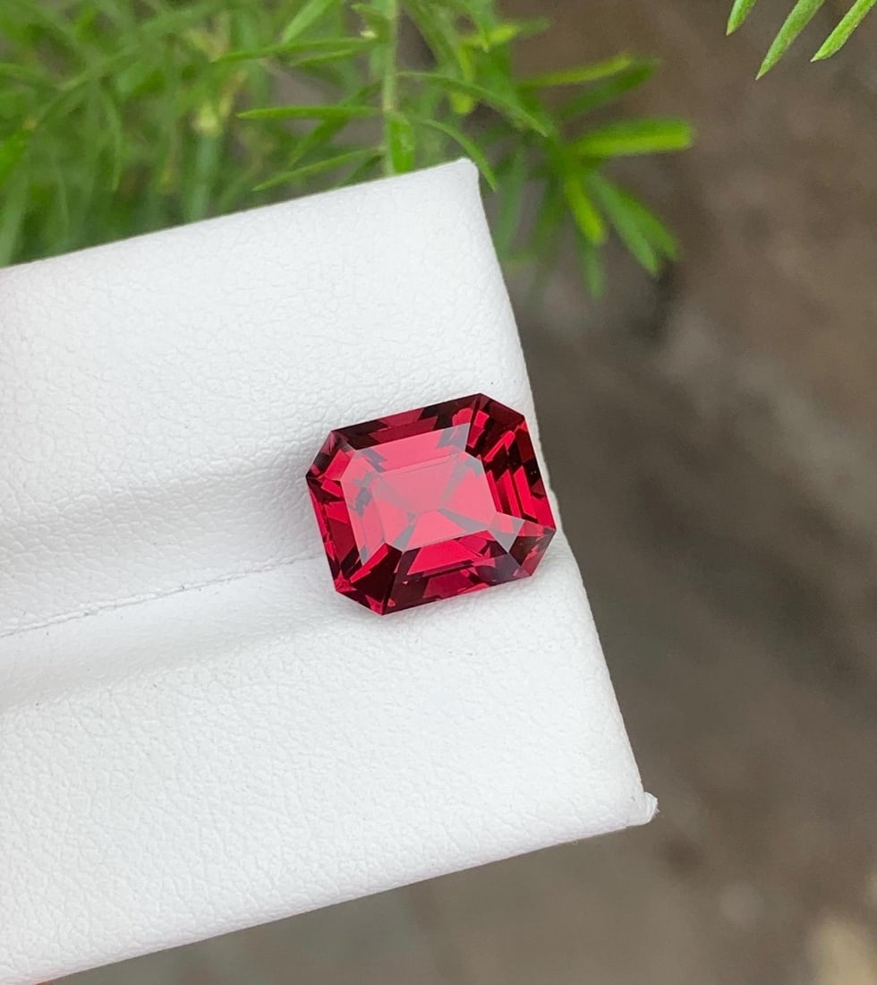 Tanzania Bloody Red Garnet Gemstone: Emerald Cut, 6.33 Carat - 4