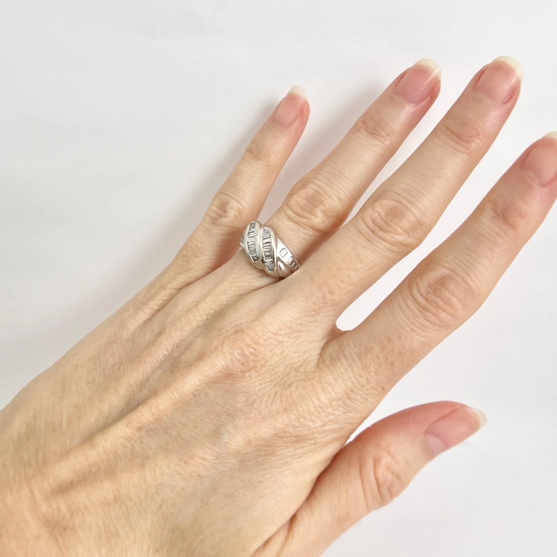 Estate Channel-Set Baguette Diamond Crisscross Ring 18K White Gold, 5.64 Grams - 3