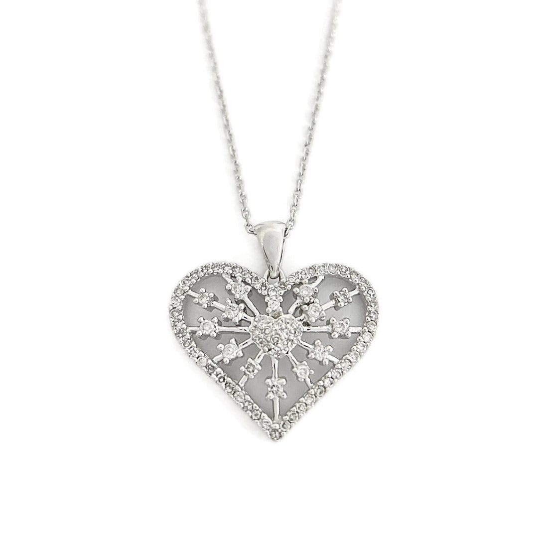 Diamond Filigree Heart Pendant Necklace 14K White Gold .75 CTW: Title: Diamond Filigree Heart Pendant Necklace 14K White Gold .75 CTW Description: Diamond Filigree Heart Pendant Necklace 14K White Gold .75 CTW This is a beautiful necklace. Please let us know if yo