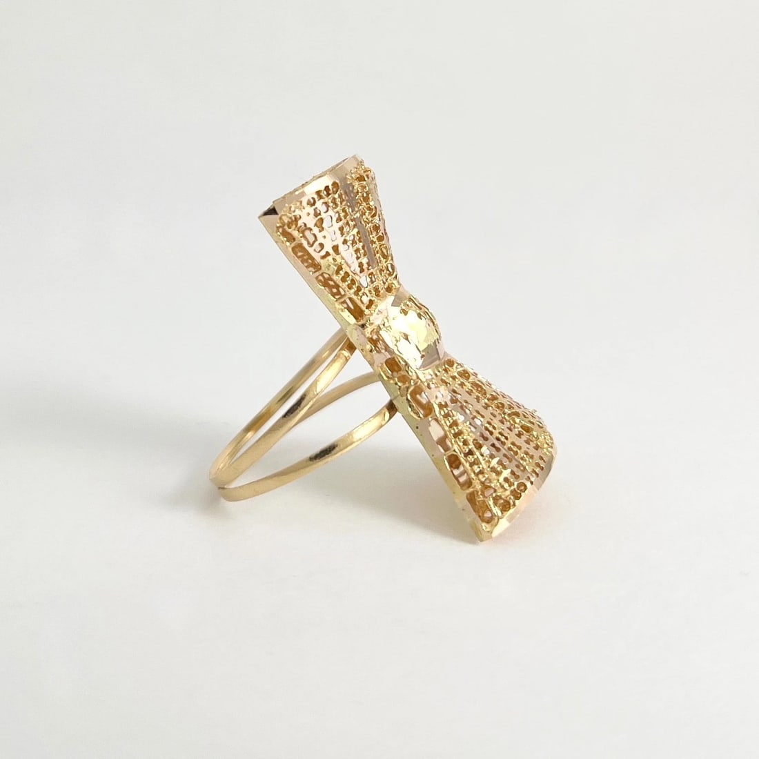 Vintage Long Filigree Bow Statement Ring 19K Yellow Gold, 5.32 Grams - 5