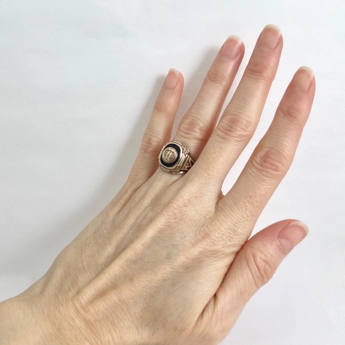 Vintage 1956 Black Onyx Mepham Class Ring 10K Yellow Gold, 7.51 Grams - 4