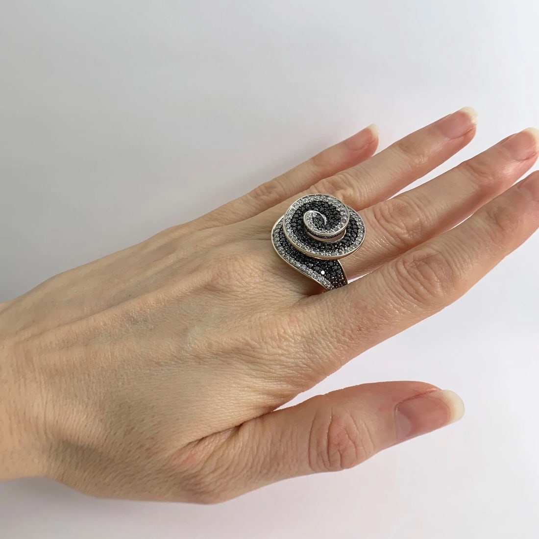 Vintage Black White Diamond Swirl Cocktail Ring 14K White Gold 2.80 CTW 14.05 Gr - 4