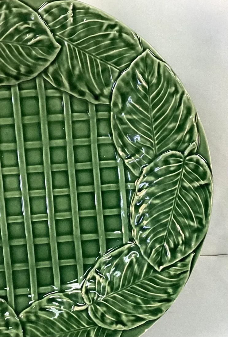Bordallo Pinheiro Green Leaf and Lattice Round Platter - 2