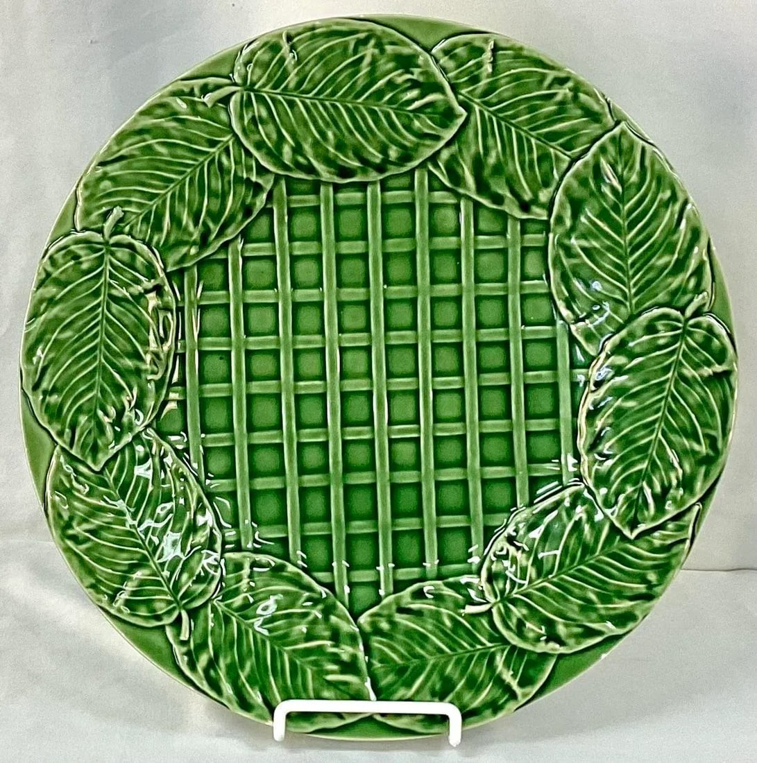 Bordallo Pinheiro Green Leaf and Lattice Round Platter - 7
