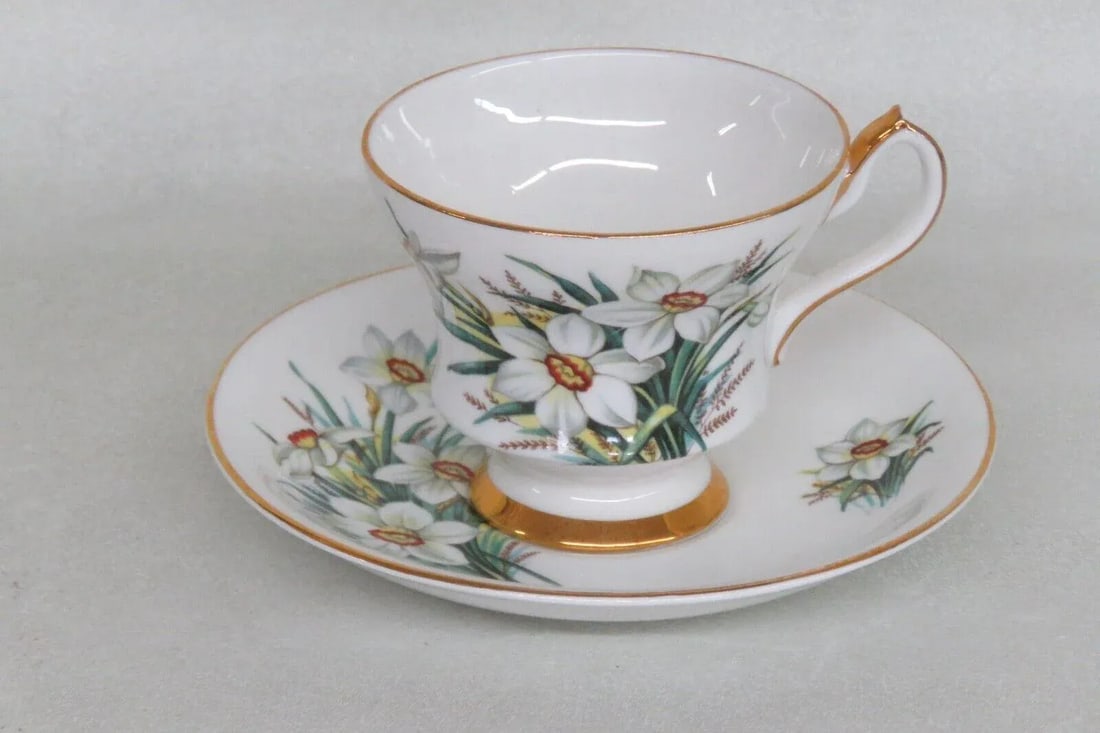 Windsor England Narcissus Daffodil Flower Bone China Teacup and Saucer Set - 12