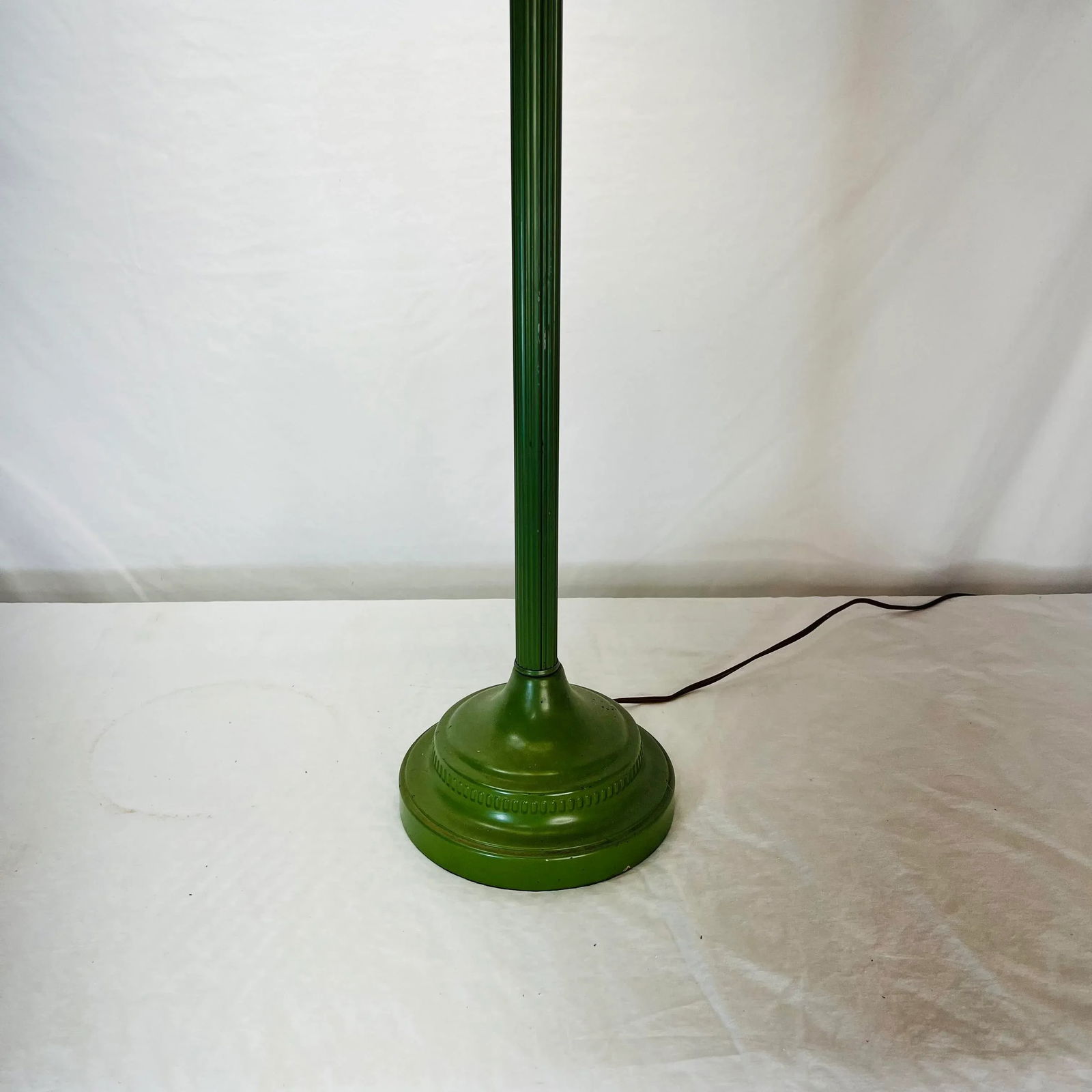 Mid Century Modern Metal Lamp With Scalloped Bottom Wicker Shade - 4