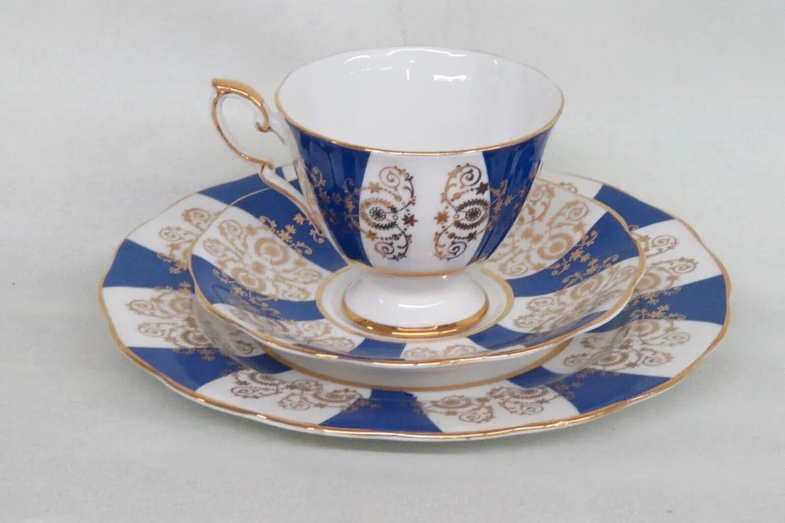 Royal Standard England Bone China Floral Tea Cup Saucer Dessert Plate Set - 4