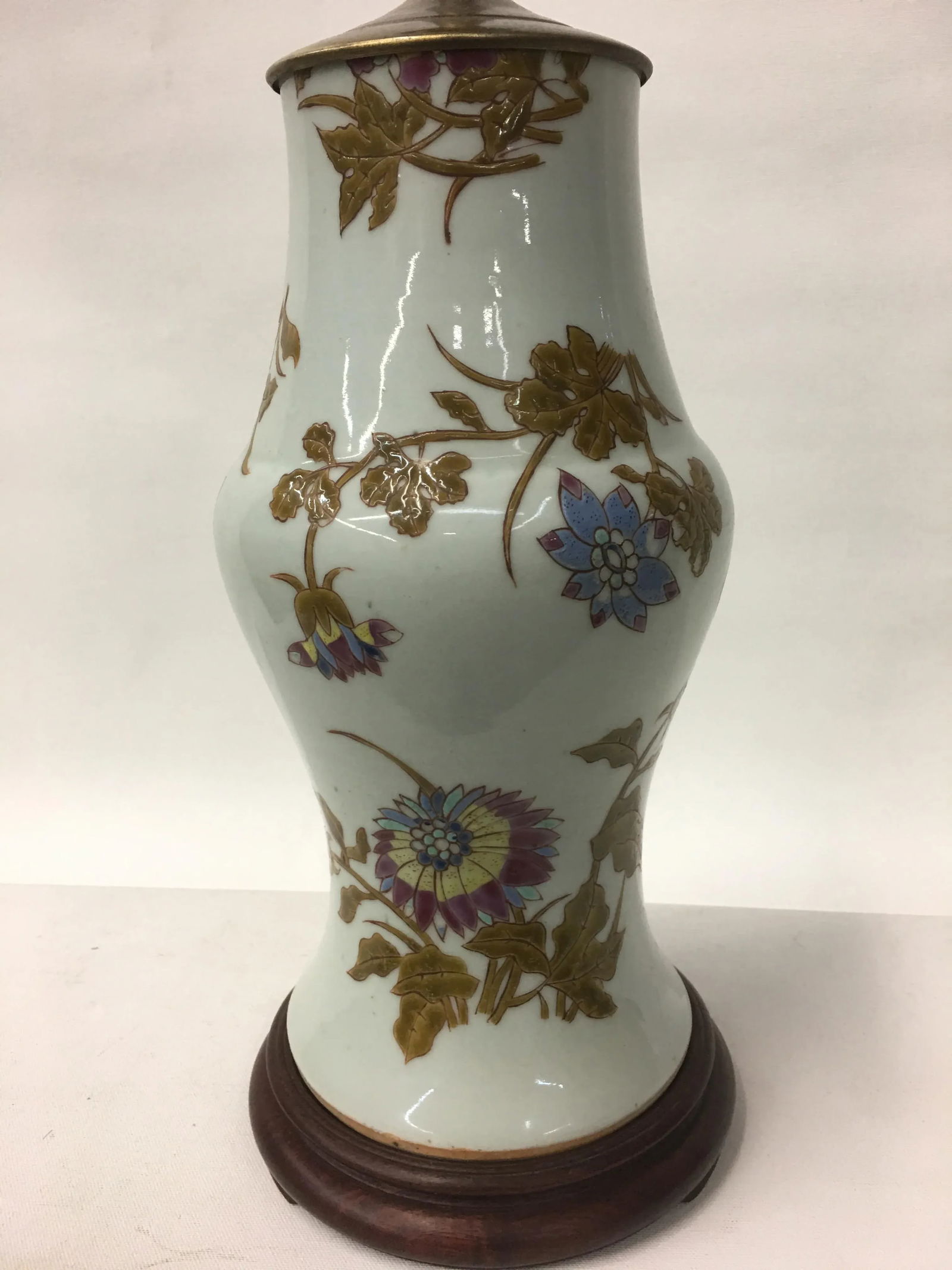 Vintage Lotus Flower Vase Shaped Table Lamp - 3