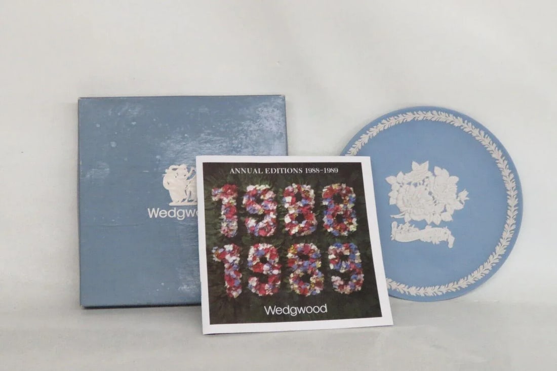 Wedgwood Jasperware Blue Floral Mothers Day 1989 Decorative Plate in Box - 10