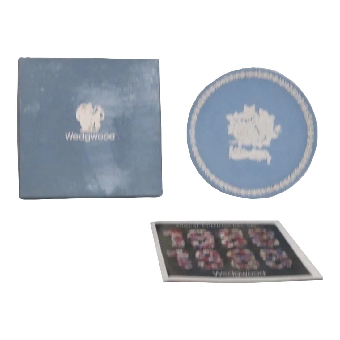 Wedgwood Jasperware Blue Floral Mothers Day 1989 Decorative Plate in Box: This wonderful plate is made of Jasperware Ceramic. This piece is stamped as being made by Wedgwood in England, see pictures, and this piece was made to commemorate Mothers Day in 1989. This piece is