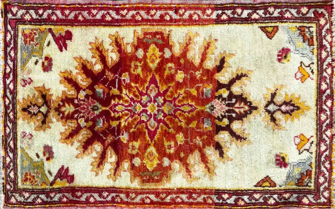 Early 20th Century Antique Yastik Turkish Anatolian Rug the Sun - 2