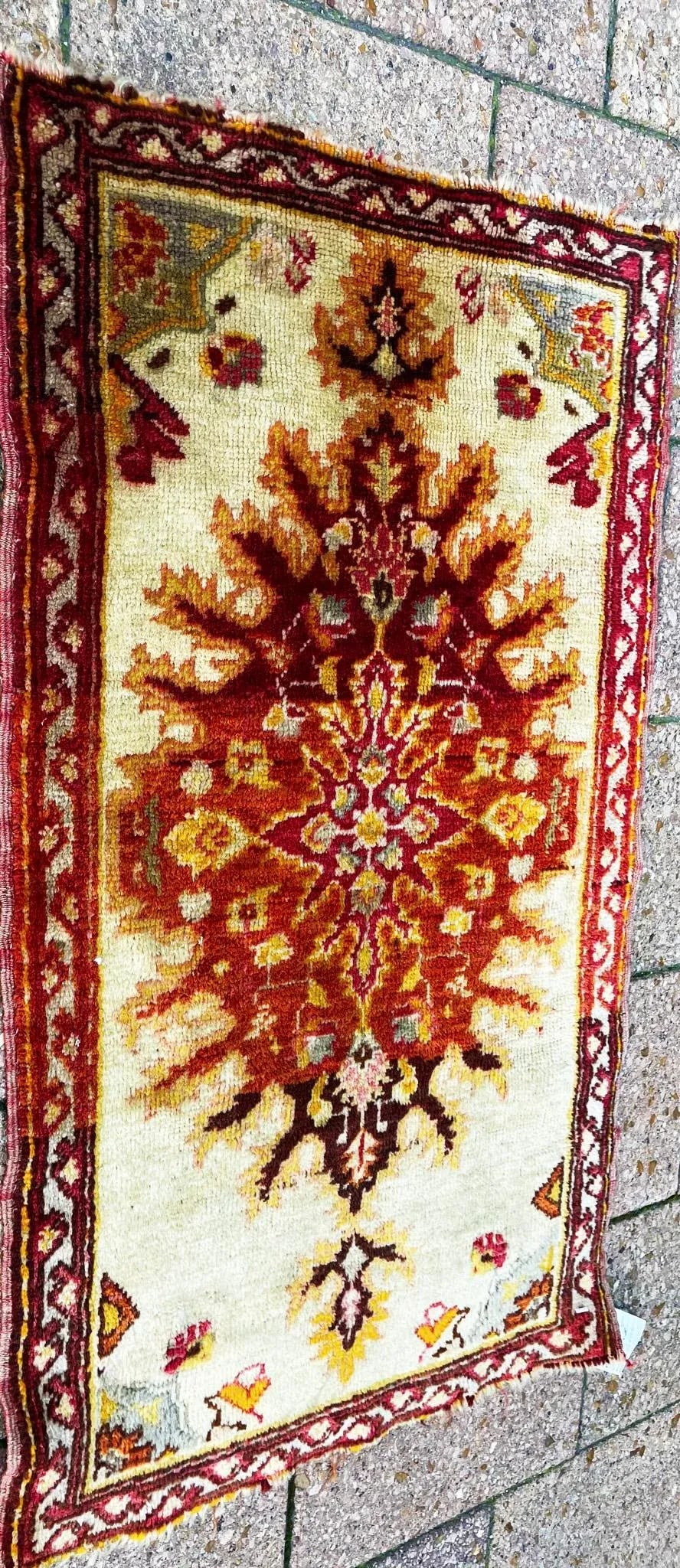 Early 20th Century Antique Yastik Turkish Anatolian Rug the Sun - 3