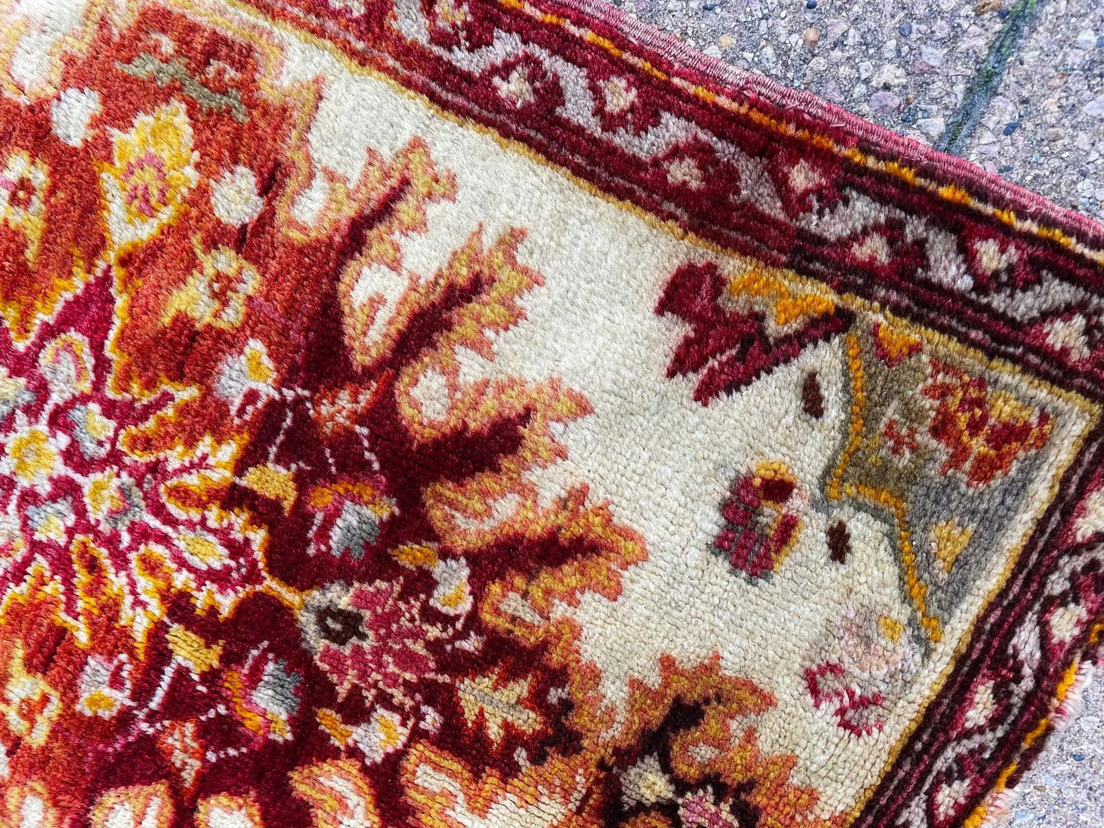 Early 20th Century Antique Yastik Turkish Anatolian Rug the Sun - 8