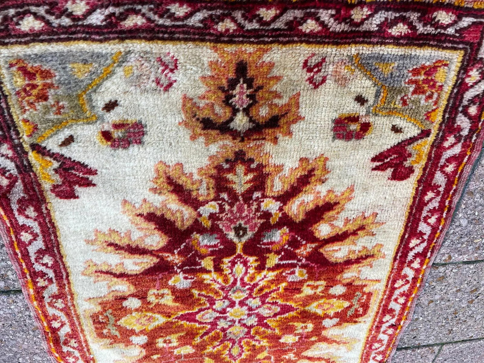 Early 20th Century Antique Yastik Turkish Anatolian Rug the Sun - 9