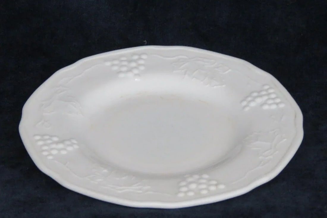 Indiana Colony Harvest Grape White Milk Glass Saucer Dish Small Plate - 5
