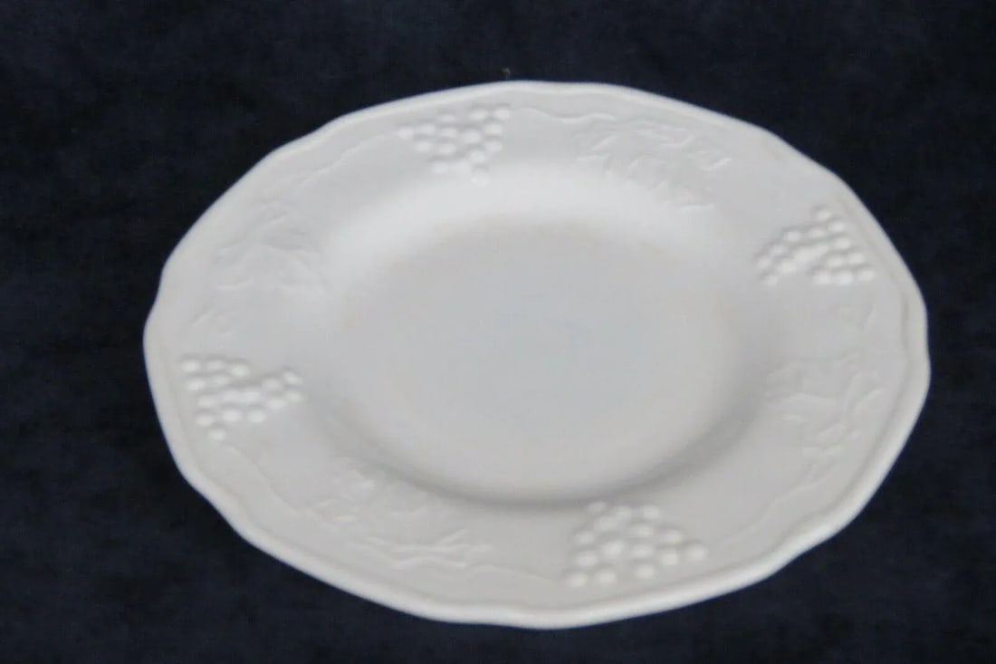 Indiana Colony Harvest Grape White Milk Glass Saucer Dish Small Plate - 6