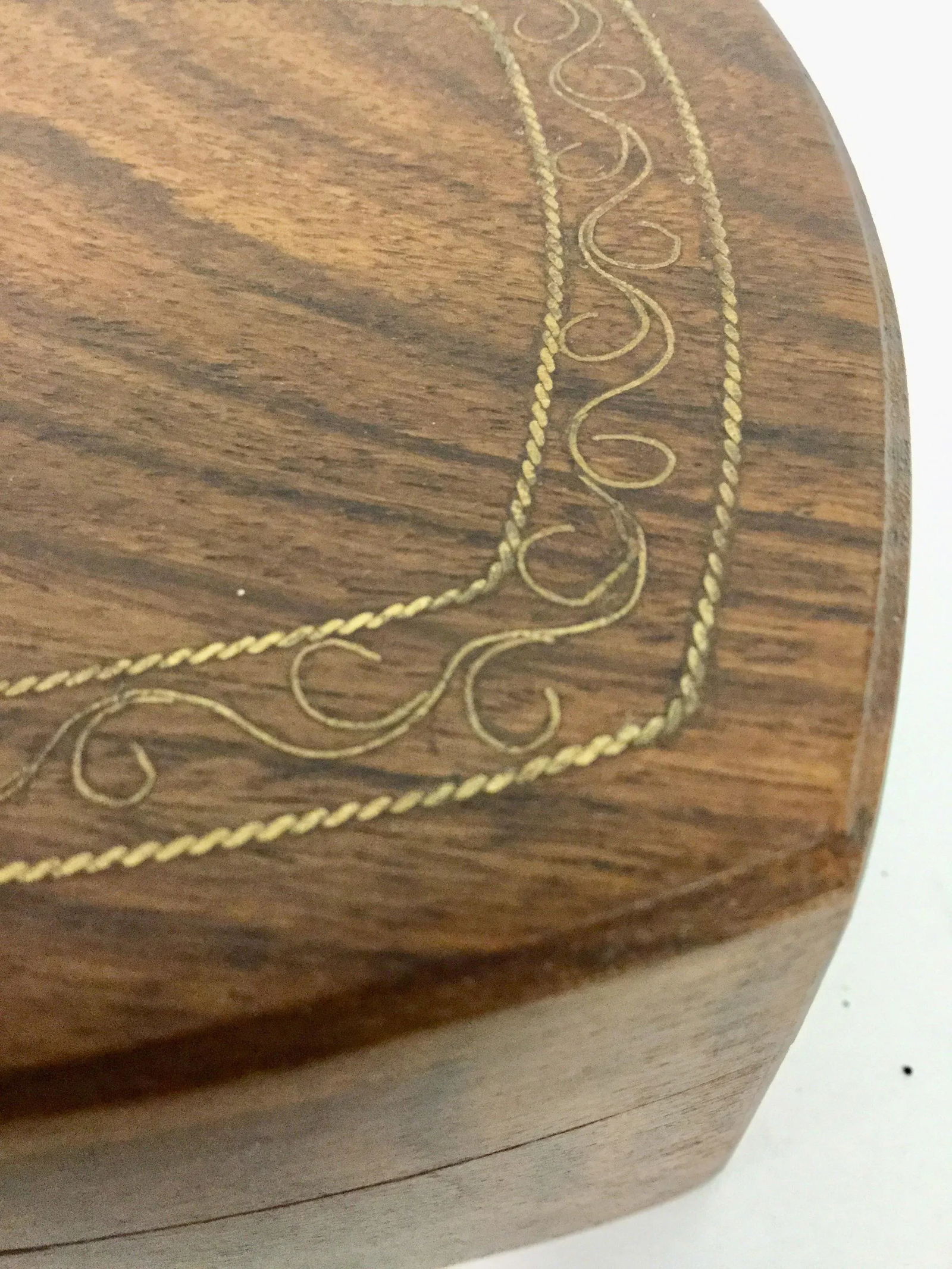 1950s Mid-Century Modern Hand Carved Wood & Brass Inlay Box - 3