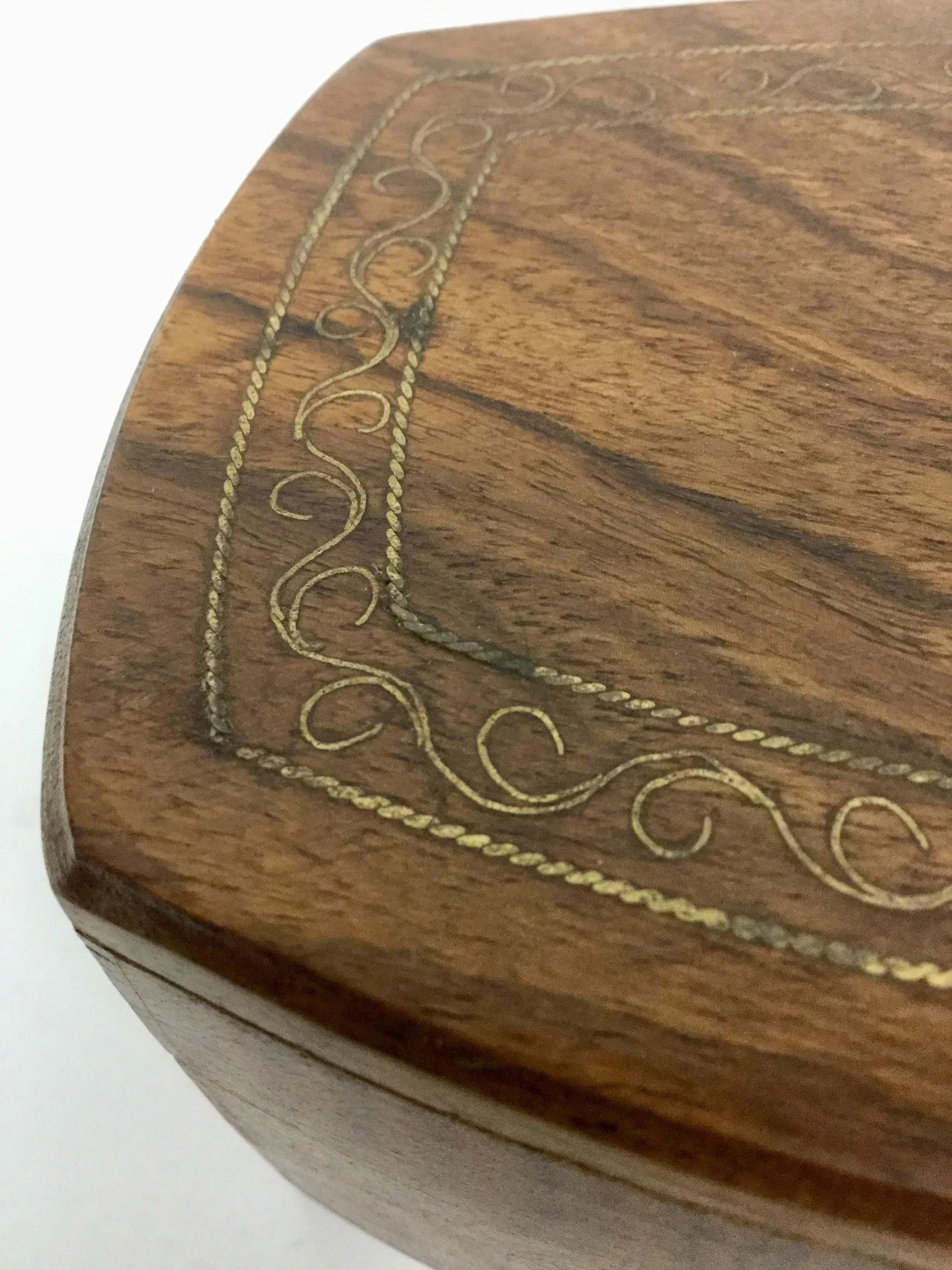 1950s Mid-Century Modern Hand Carved Wood & Brass Inlay Box - 4