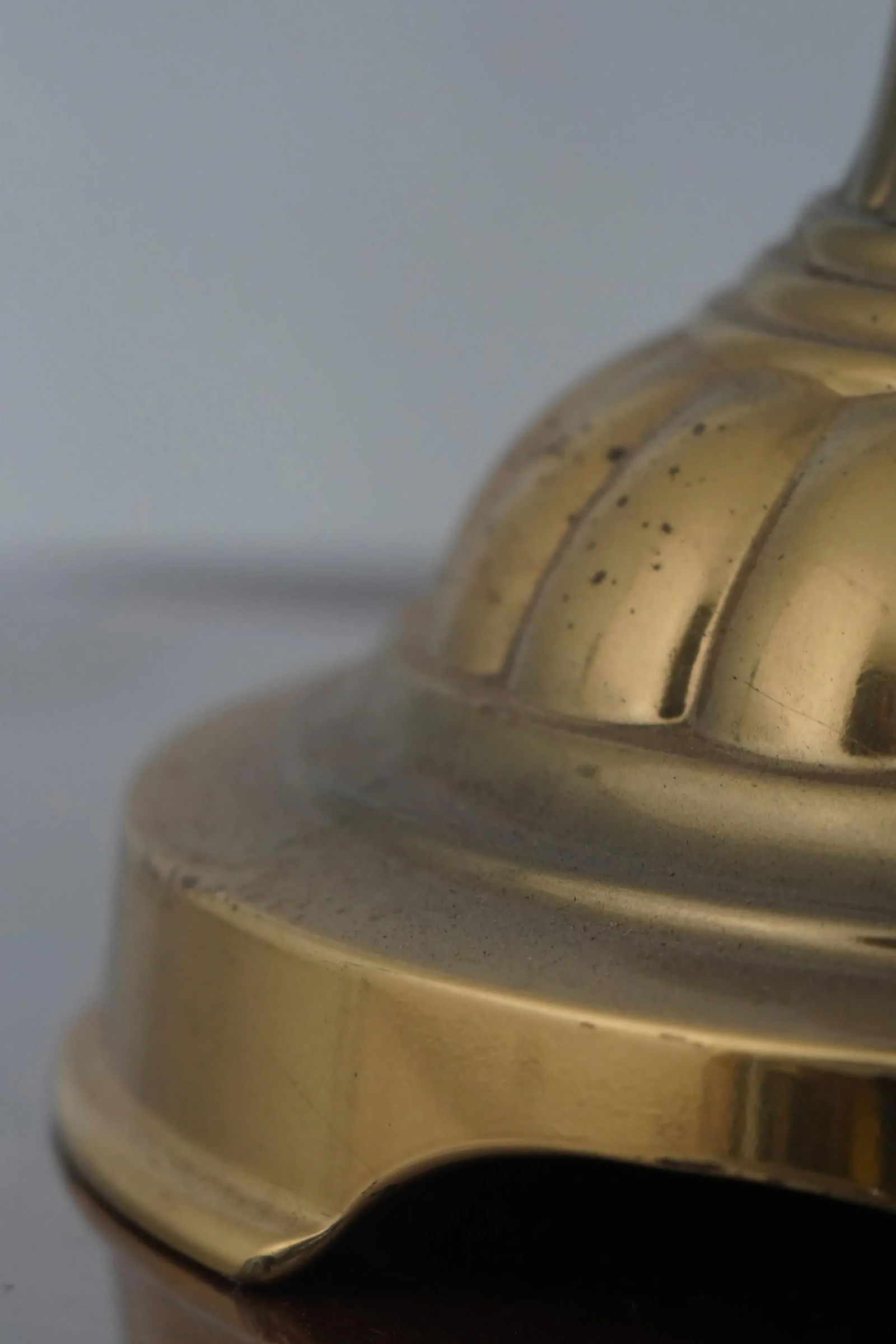 Stiffel Attributed Brass & Crackle Glass Table Lamp - 4