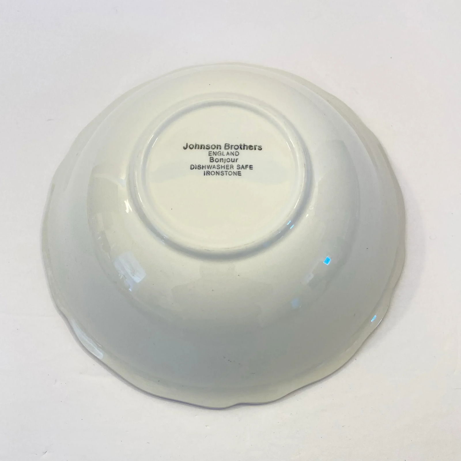 1980s Johnson Brothers Bonjour Ironstone Round Vegetable Serving Bowl - 3