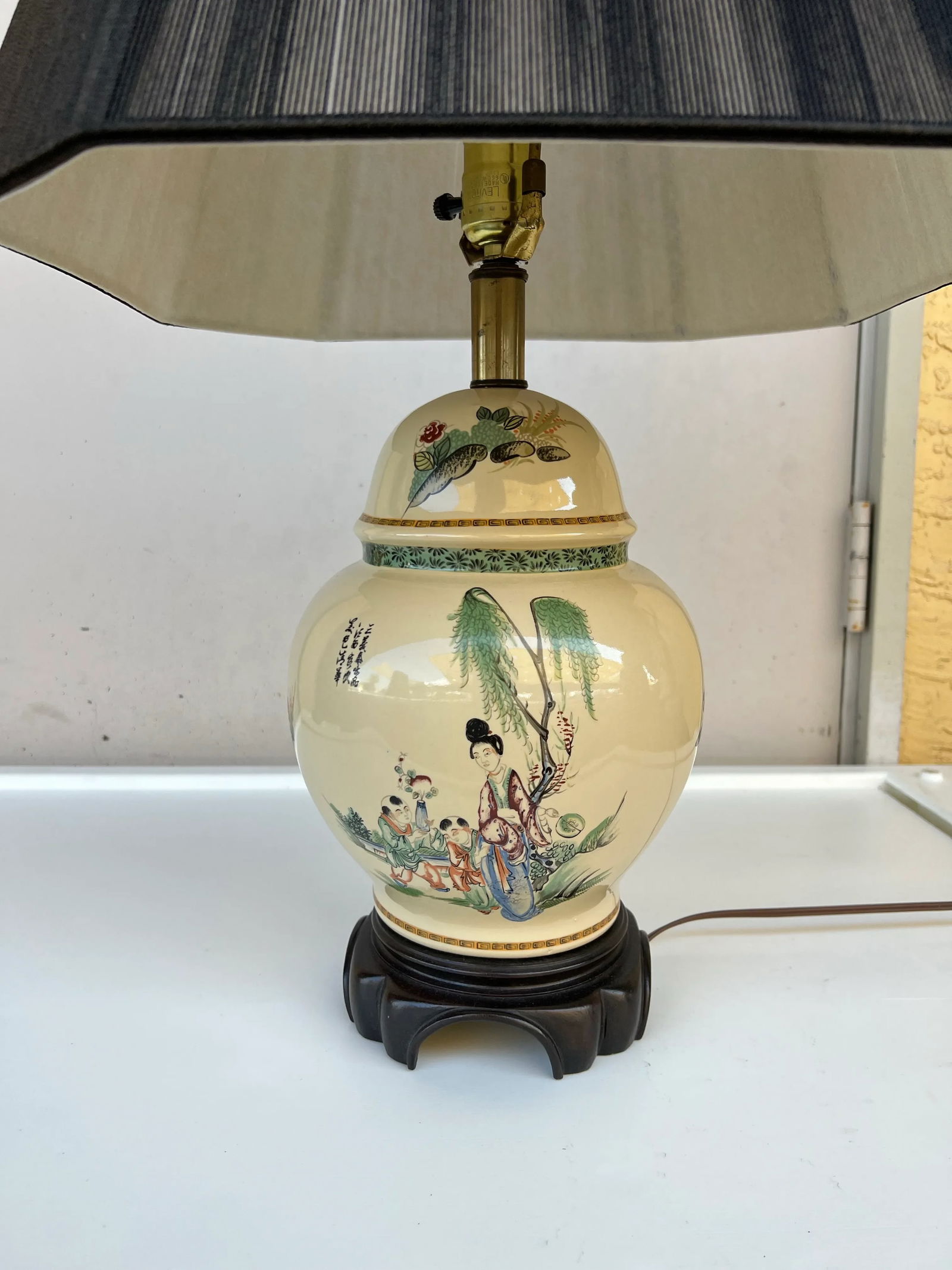 Mid Century Asian Ginger Jar Style Lamp - 2