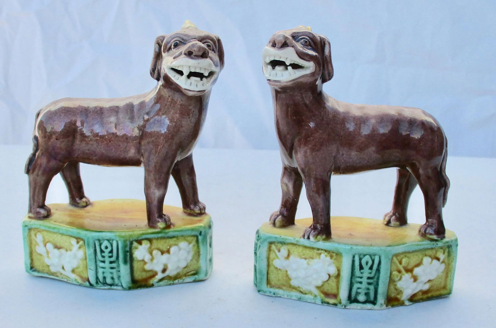 Chinese Tri- Color Porcelain Kylin Buddhists Animals - a Pair - 7