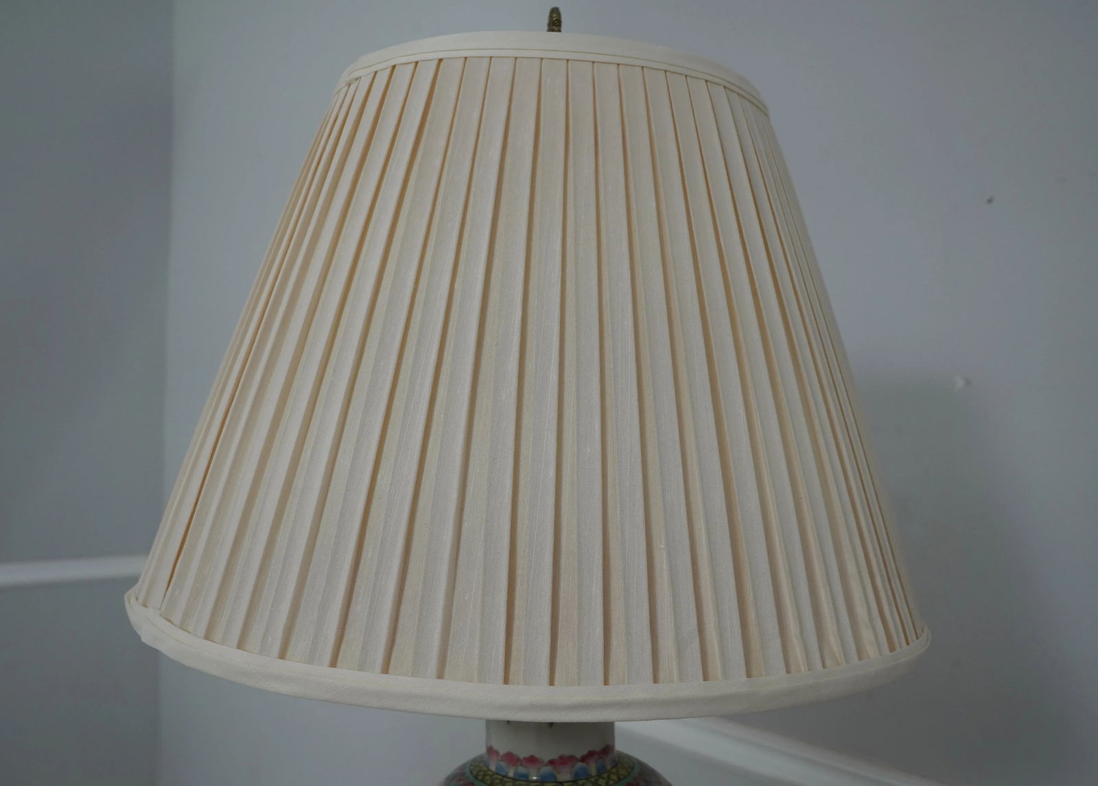 Chinoiserie Porcelain Asian Inspired Table Lamp - 9