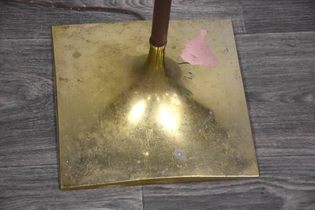 1960s Walnut and Brass Floor Lamp by Laurel - 3
