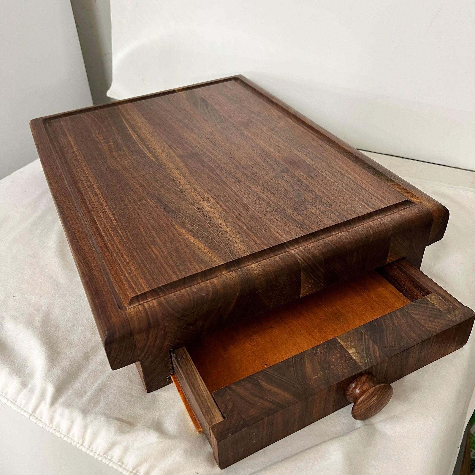 Handmade Walnut Wood Cutting Board With Drawer - 4